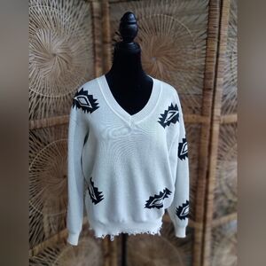 Rowdy Crowd White and Black Patterned Aztec Western PatternWomen's Sweater_S